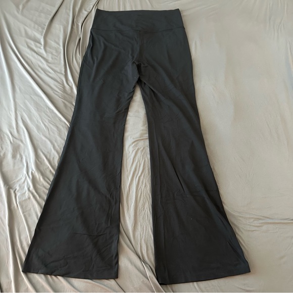 All in Motion Black High Rise Flare Leggings - Picture 5 of 6